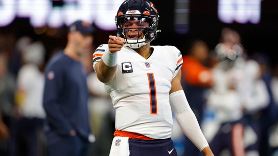 Matt Eberflus says Justin Fields is 'day-to-day' with left shoulder injury (2022 Season)