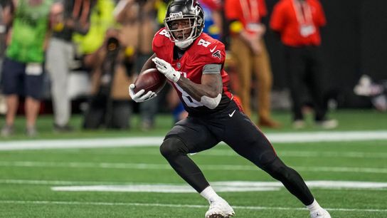 Falcons TE Kyle Pitts suffers torn MCL during Bears game (2022 Season)