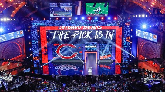 Bears add exciting edge rusher in latest 2025 NFL Mock Draft (News). Photo by Ben Liebenberg - AP