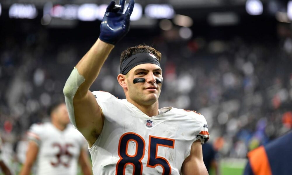 Cole Kmet dubbed Chicago Bears' best-kept secret (2022 Season)