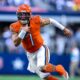 Pro Football Focus Grades: Justin Fields earns Bears' highest grade on offense in Week 8 (2022 Season)