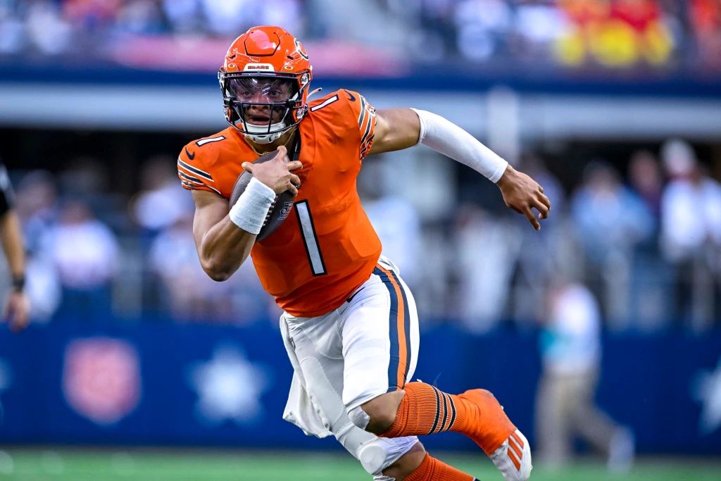 Pro Football Focus Grades: Justin Fields earns Bears' highest grade on offense in Week 8 (2022 Season)