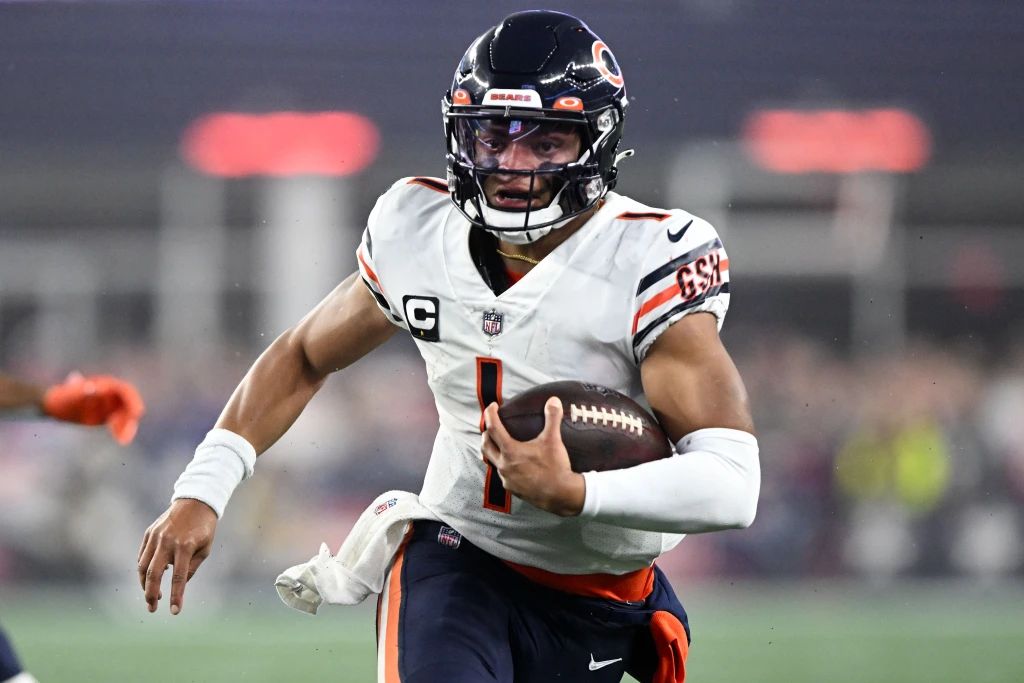 Is Justin Fields the new King of the NFC North? (2022 Season)