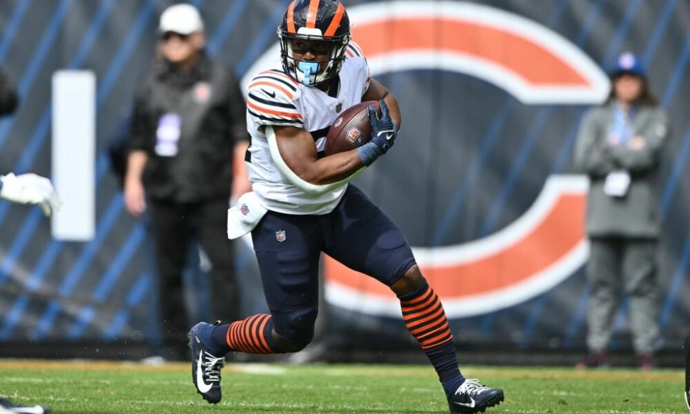 WATCH: Khalil Herbert, D'Onta Foreman breaking big runs at Bears training camp (2023 Season)