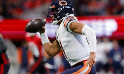 Should the Chicago Bears play Justin Fields again in 2022? (2022 Season)