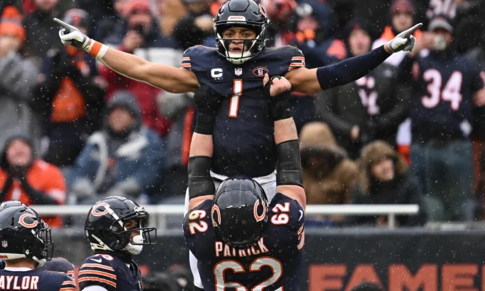 Justin Fields continues to impress Bears teammates even in losing effort (2022 Season)