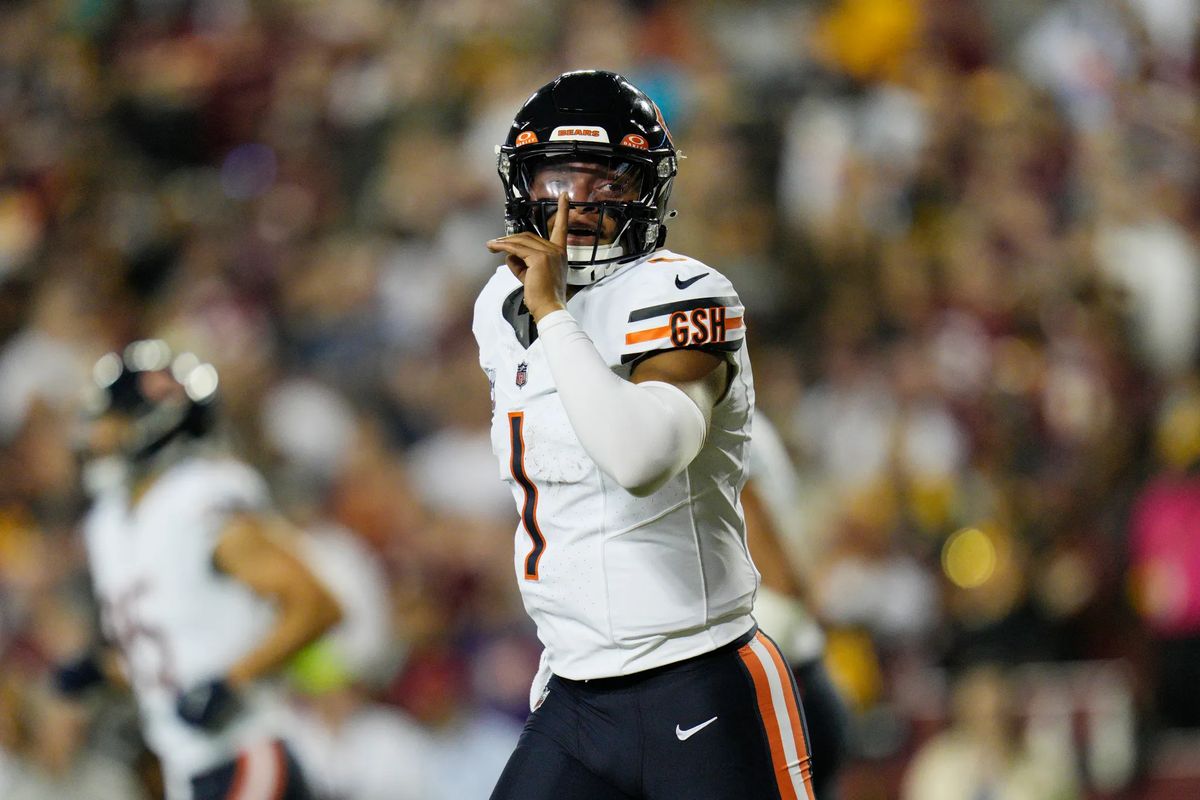 Justin Fields dazzles in Bears' Week 10 loss to Lions (2022 Season)