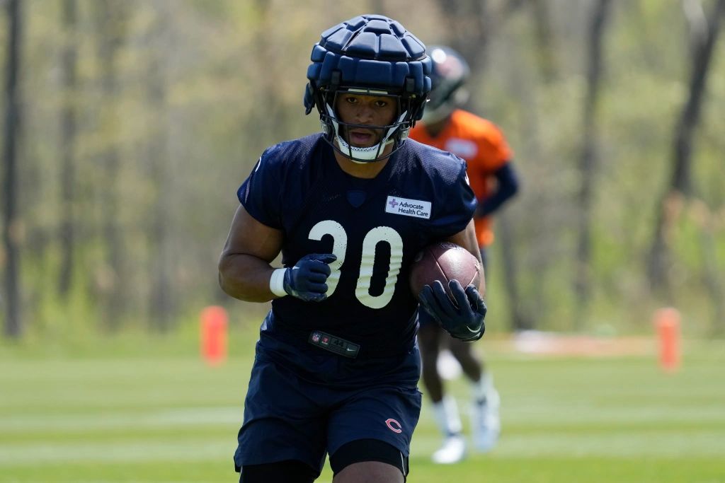 Is the Bears' starting RB job Roschon Johnson's to lose? (2023 Season)