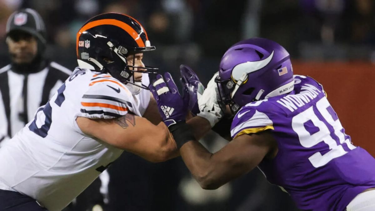 Bears vs. Vikings: Teven Jenkins suffers injury in 2nd quarter (News)