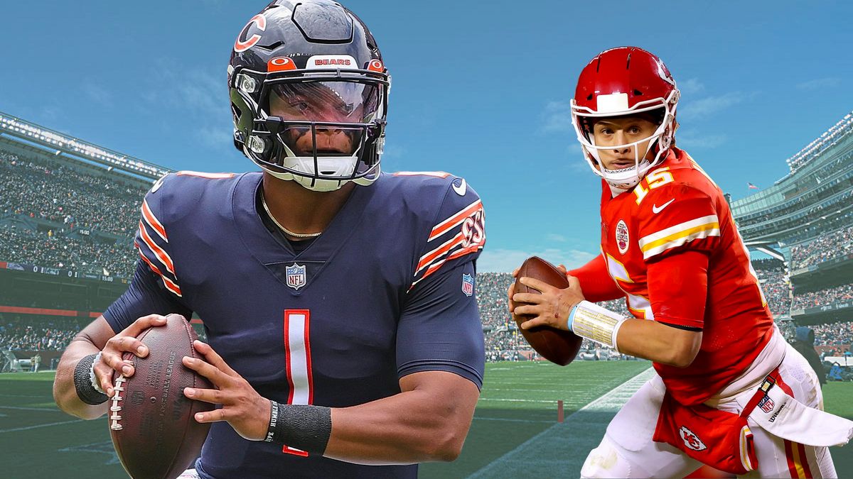 Justin Fields on Darnell Mooney: 'He pushes me to be better' (2022 Season)