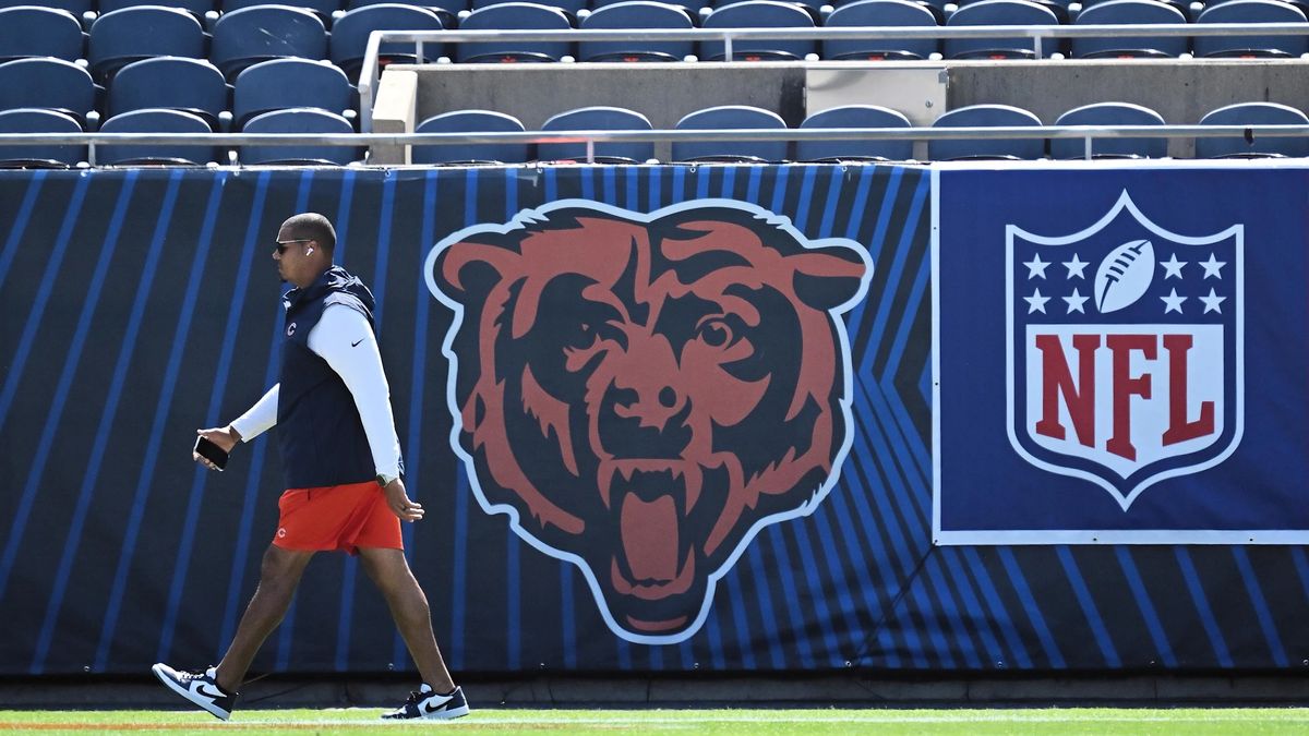 Surprising first-round pick lands with Bears in new 2026 NFL mock draft (News)