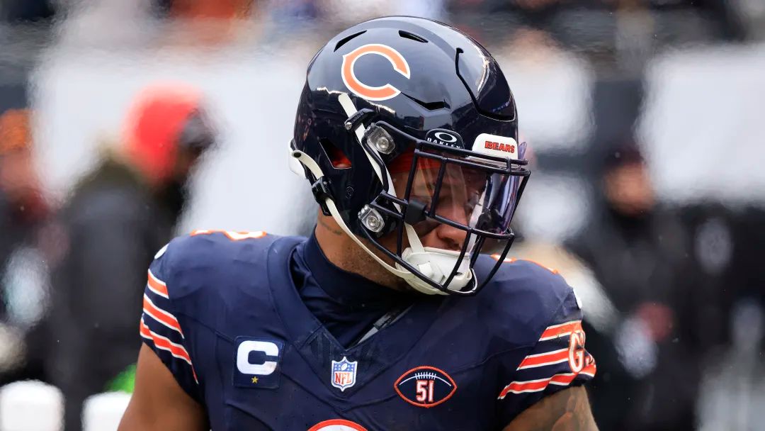 Bears trade No. 1 pick to Panthers for multiple 1st-round picks, wide receiver D.J. Moore (Free Agency)