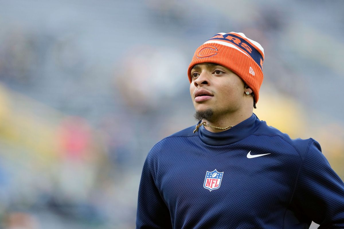 Insider says Bears QB debate is NOT about Caleb Williams vs. Justin Fields (News)