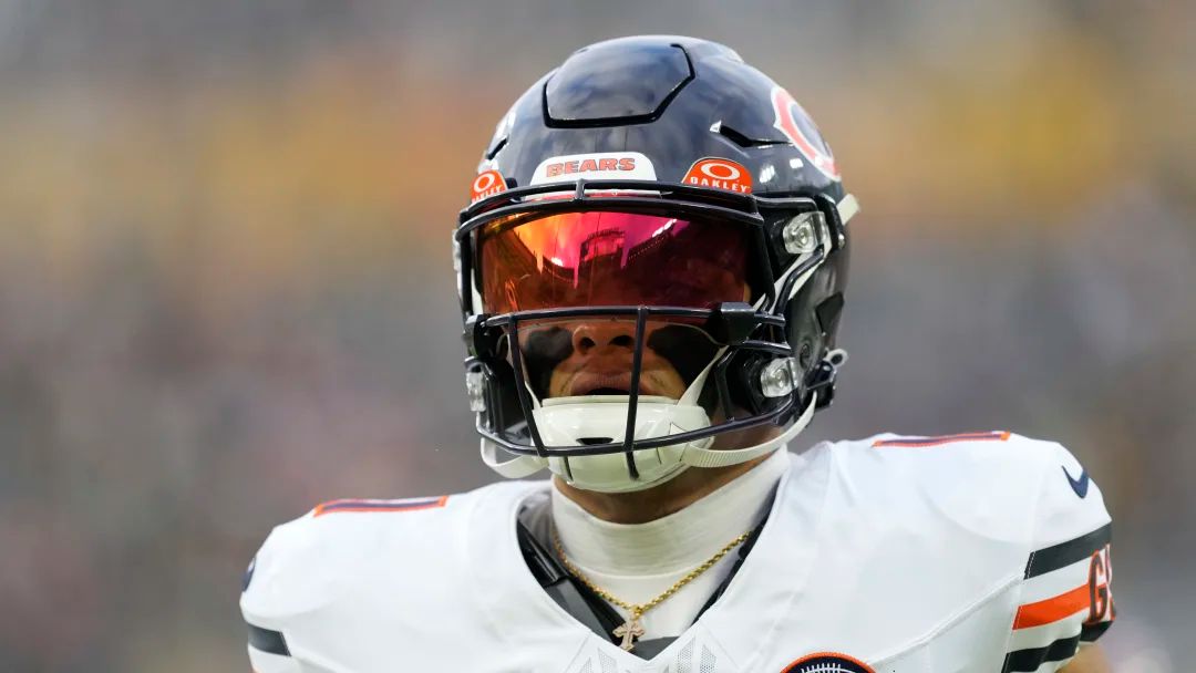 Adam Schefter Gives Update on Frustrating Justin Fields Trade Market (News)